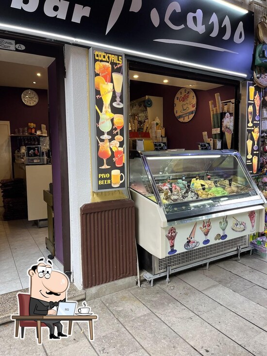 Ulaz i vitrina Caffe Bara Picasso
